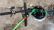 Triumph Challenger Kids Bike with Bike Lock & Helmet - Photo 2
