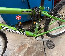Triumph Challenger Kids Bike with Bike Lock & Helmet - Photo 4