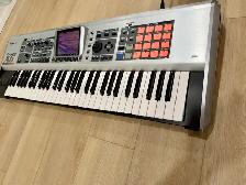 Roland Fantom X6 Synth