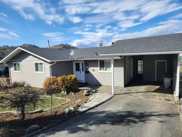 824 Glenesk Pl-basement suite