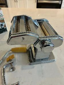 Deluxe Pasta Queen Machine - Photo 6