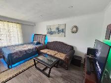 Private room rent in Scarborough   parking - Photo 2