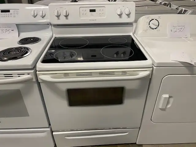 Cuisinière blanche vitrocéramique Frigidaire