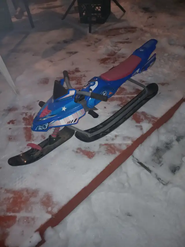 GT Snowracer Sled Captain America
