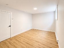 A LARGE TOWNHOUSE IN ST-HUBERT IS NOW FOR RENT! - Photo 17