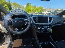2027 Chrysler Pacifica Limited - Photo 6
