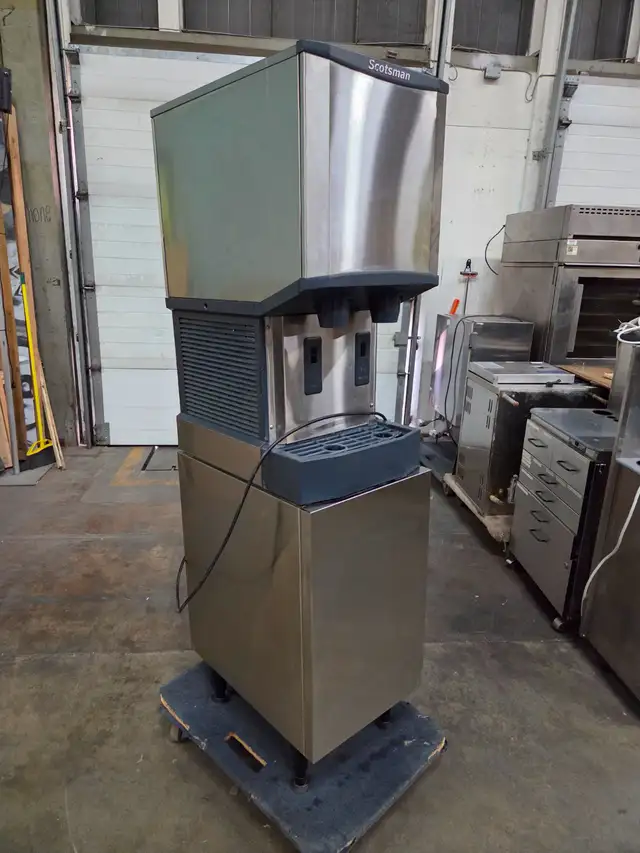 Scotsman HID312A-1A Air Cooled Nugget Ice & H20 w/ 12 lb Bin