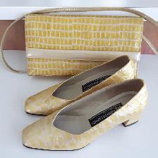 SOULIERS GOLD CAPUCCI GR 6.5 FEM SAC À MAIN 6'x12': $30.00
