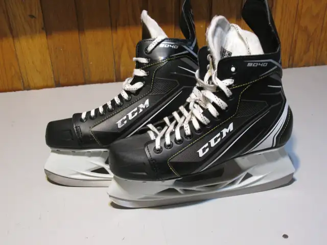 CCM Hockey Skates, Size 10. Like New