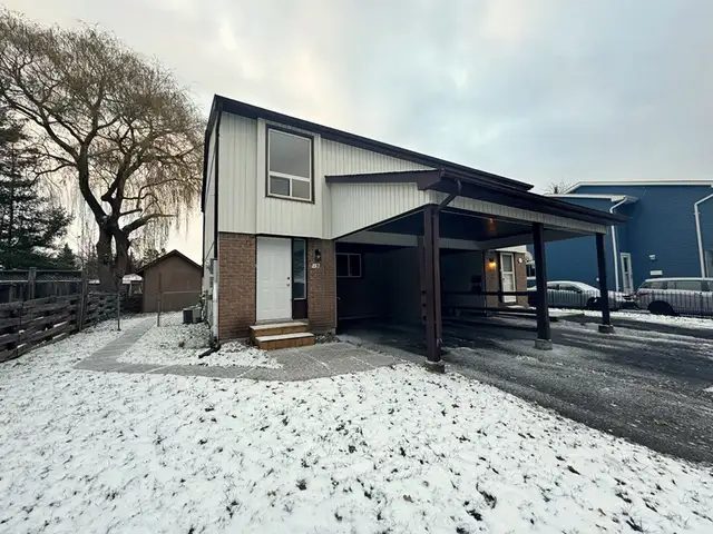 Welcoming 2 Bedroom Upper Unit in Letitia Heights
