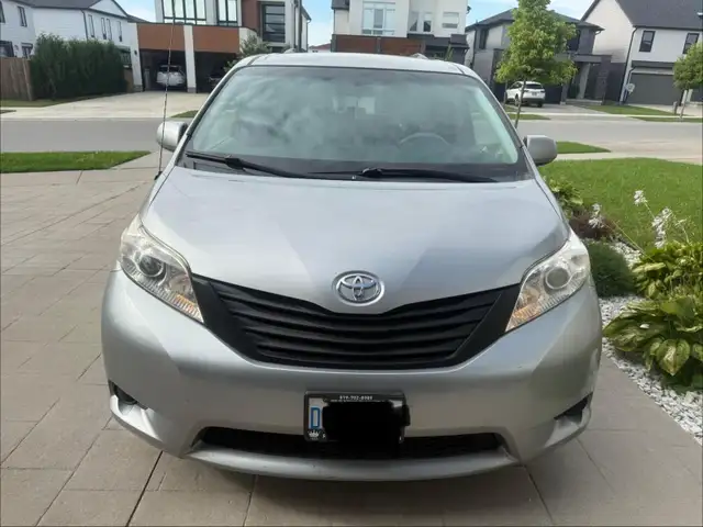 2011 Toyota Sienna – Excellent Condition
