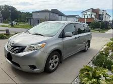 2011 Toyota Sienna – Excellent Condition - Photo 4