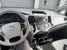 2011 Toyota Sienna – Excellent Condition - Photo 7
