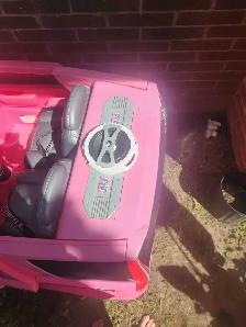Barbie 2 seater ride on car with radio - Photo 3