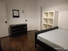 Big room for rent, Close metro Monk, All included. - Photo 2