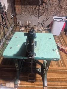 Industrial sewing equipment - Photo 3
