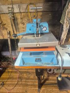 Industrial sewing equipment - Photo 6