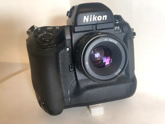 Nikon F5 w / 50mm f1.8 AF Lens