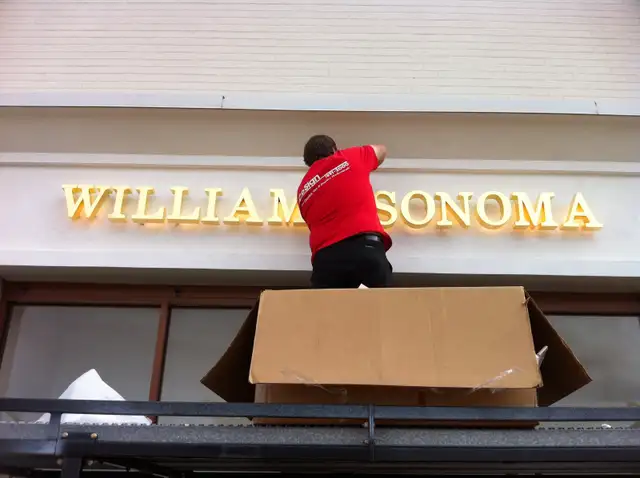 Sign Installer/sevice help wanted