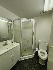 Basement apartment for rent in Mississauga close to SQUARE one. - Photo 2