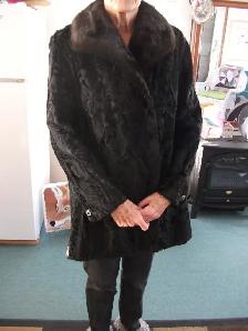 1960'S PERSIAN LAMB COAT WITH A WILD MINK COLLAR - Photo 2