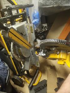 FIRST REASONABLE OFFER TAKES I Dewalt Dsw780rst 12'miter saw.