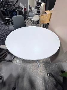 Teknion Round Table | Excellent Condition | Call us now!