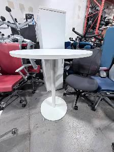 Teknion Bar Table | Excellent Condition | Call us now! - Photo 2