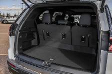 2027 GMC Acadia AT4 - Photo 8