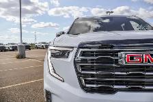 2027 GMC Acadia AT4 - Photo 11