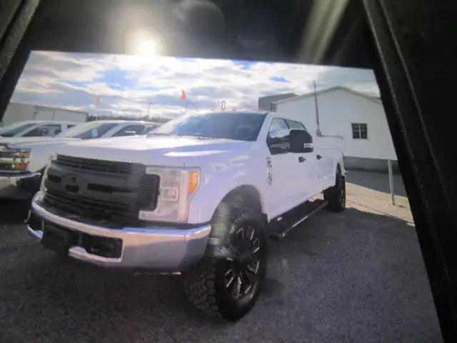 Ford F-350 XLT cabine 6 places 4x4 boite de 8 pieds inspecte gar