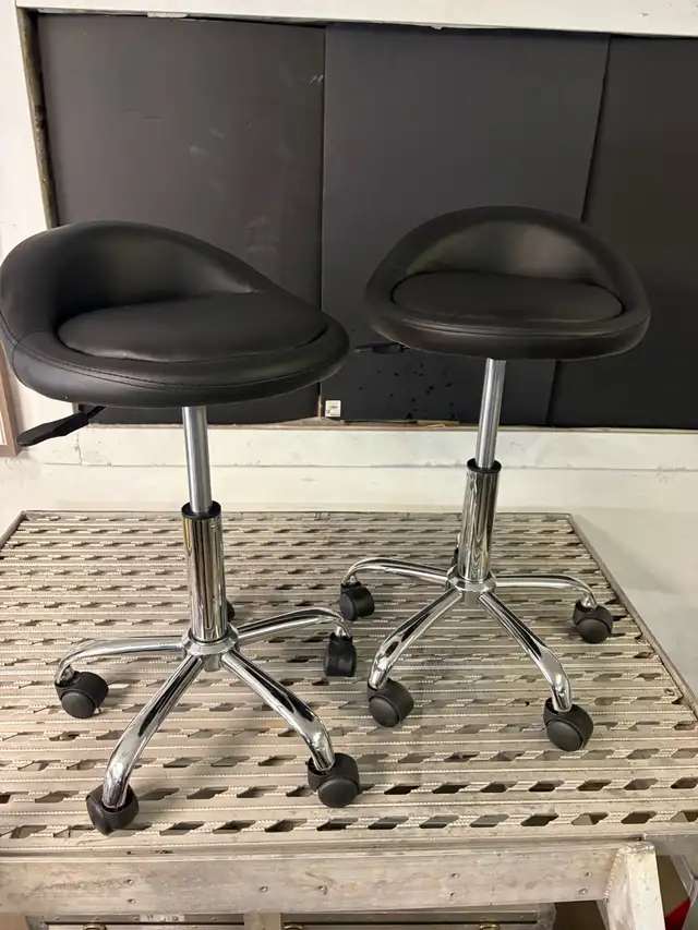 Rolling small garage/detailing stools $40