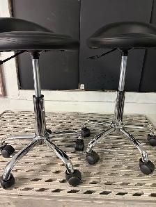 Rolling small garage/detailing stools $40 - Photo 4