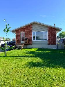 5 beds 2 bath house for Sale