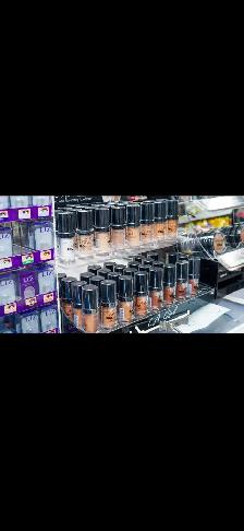 Beauty & Hair Sales Associate - Photo 7