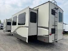 2020 Jayco Eagle 332CBOK – 40' Travel Trailer - Photo 2