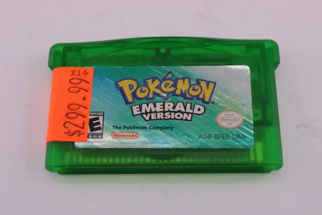 Pokémon Emerald Version for Game Boy Advance.(#7868)
