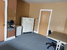 Chambre Métro Longueuil  |  2e de Berri-UQAM - Photo 2