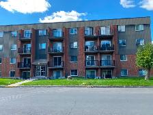UN 3½ POUR 1 OCTOBRE AU 810 CONTENT AU 2ièm ÉTAGE UN 32 LOGEMENT