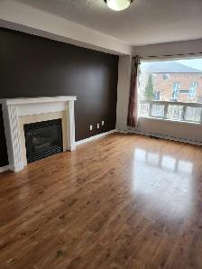 Detached 5 Bedrom House Prime Location(Mavis&Eglinton) Available - Photo 2