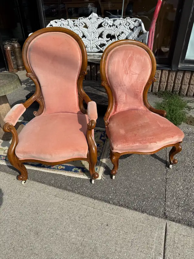 Pair Victorian walnut parlour chairs