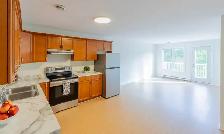 ROCKY HILL/ BEAUTIFUL 3BD WITH IN-SUITE LAUNDRY - NOV -$1895.00 - Photo 3