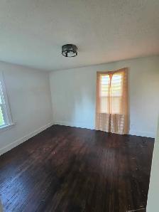 Bentley House Rental - Photo 4