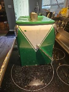 Retro Castrol Motor Oil Icebox - Photo 3
