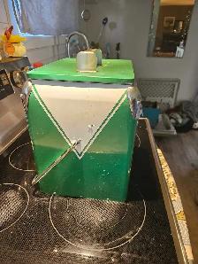 Retro Castrol Motor Oil Icebox - Photo 4