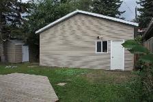 East side, 5 bedroom, illegal suit, 26x26 garage - Photo 4