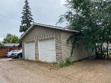 East side, 5 bedroom, illegal suit, 26x26 garage - Photo 5