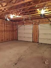 East side, 5 bedroom, illegal suit, 26x26 garage - Photo 10