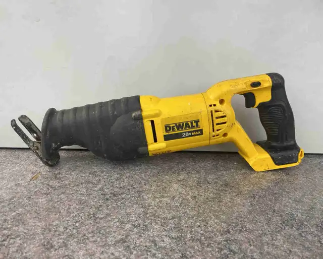 Dewalt DCS381 20V Sawzall