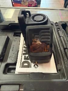 DEWALT 50/165 ft. Red Self-Leveling Cross Line Laser Level - Photo 2